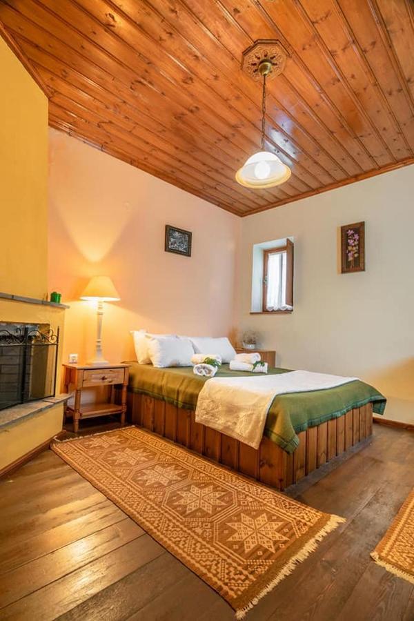 Morfeas Guesthouse ปาปิงโก ภายนอก รูปภาพ