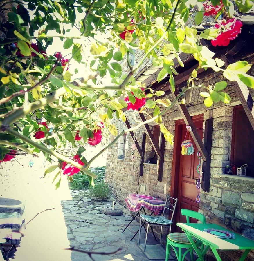 Morfeas Guesthouse ปาปิงโก ภายนอก รูปภาพ